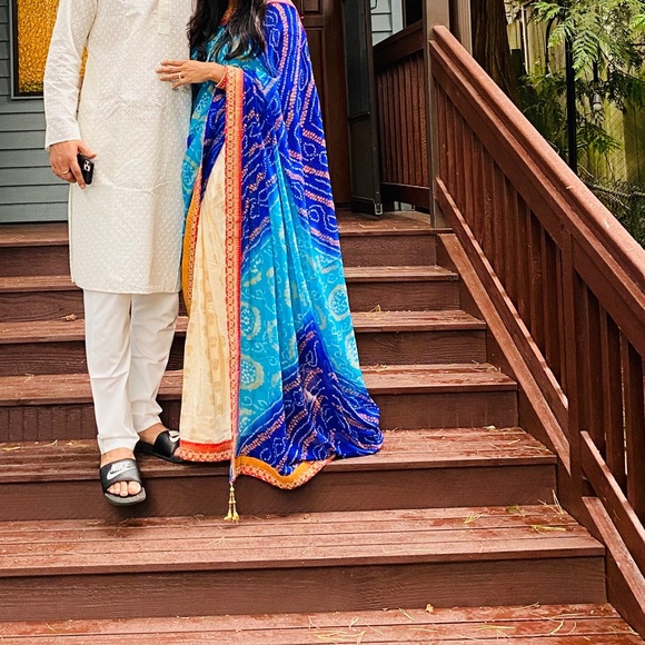 Bandhani Print Saree - Picture 2 of 3